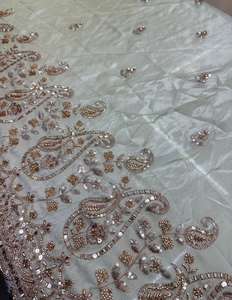 Tissu brodé en viscose premium Cosmos, écologique, respirant, à séchage rapide, imprimé, tissé, poids moyen, pour vêtements et textiles de maison - Product Image 2