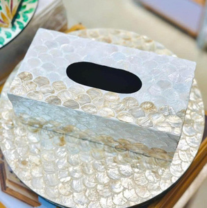 Portarrollos de papel higiénico clásico, producto de Vietnam para salones de té tradicionales, organización del hogar contemporánea con detalles estéticos de concha. - Product Image 1