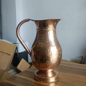 Ensemble de carafes en cuivre pour un service de boissons haut de gamme à la maison, ensemble en métal avec verres, durable, réutilisable, vaisselle de cuisine et de salle à manger. - Product Image 1