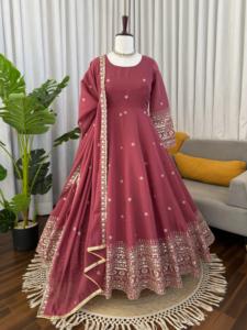 Magnifique robe Anarkali indienne pakistanaise en tissu de soie Chanderi, avec broderie fantaisie, pour mariage, occasions décontractées, vêtements traditionnels pour femmes - Product Image 3
