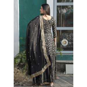 ชุดออกแบบสำหรับผู้หญิงชุดสูทปัก lehenga กับแฟนซี dupatta - Product Image 5