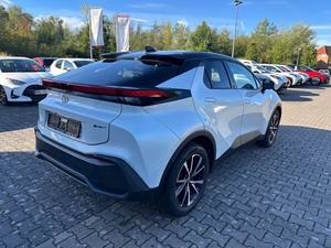 Toyota C-HR 1.8 Híbrido Blanco y Negro con Ruedas de Invierno, SUV Compacto de Bajo Consumo, para Exportación - Product Image 6