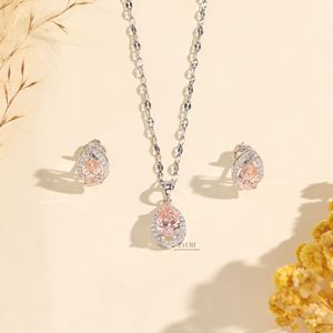 Ensemble de bijoux en diamants ronds, pièces de diamants royaux adaptées à chaque reine, clarté VVS-VS, certifiés IGI, provenant d'un fournisseur indien - Product Image 1