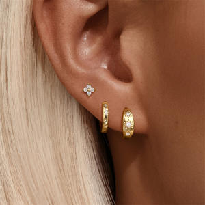 Ensemble de boucles d'oreilles créoles en or avec trèfle marquise et zircone cubique assorties S925 - Product Image 1