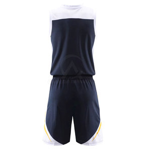 Uniforme de basket-ball fabriqué au Pakistan avec logo, numéro et nom personnalisés, disponible en différentes couleurs et tailles pour les équipes - Product Image 3