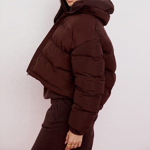 Veste matelassée noire de haute qualité avec logo personnalisé OEM, veste matelassée pour homme, veste matelassée d'hiver pour femme, veste matelassée qui garde au chaud - Product Image 3