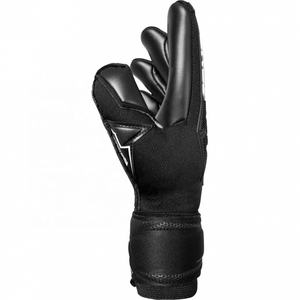 Gants de gardien de but personnalisés avec paume avant en Latrex allemand de 4 mm, dos en silicone injecté, coupe Meduis, enveloppes pour les doigts et le pouce - Product Image 4