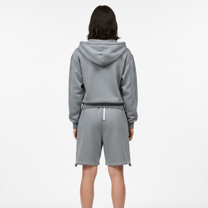 Sudadera y pantalones cortos con serigrafía de diamantes de imitación personalizados, tela de alta calidad, estilo moderno para uso casual o streetwear, unisex. - Product Image 4