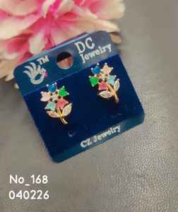 Pendientes de Acero Inoxidable Chapados en Oro con Circonitas y Diseño Geométrico |   Pendientes de Moda para Mujer para Fiestas, Bodas y Aniversarios - Product Image 2