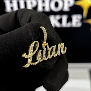 จี้ห้อยคอแบบกำหนดเอง รุ่น Luan ทำจากเงินแท้ 925 ประดับเพชรโมอิสซาไนต์ VVS ชุบทอง ดีไซน์แบบ Iced Necklace Charm สไตล์ฮิปฮอป ระยิบระยับ เหมาะสำหรับใส่ทุกวัน - Product Image 3