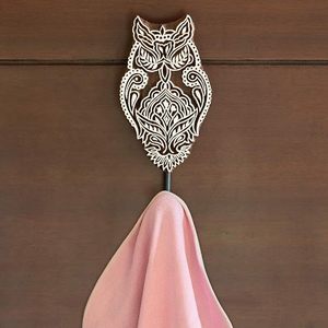 Porte-clés mural en bois sculpté à la main en forme de hibou, crochet simple en fer, organisateur mural rustique pour la maison - Product Image 4