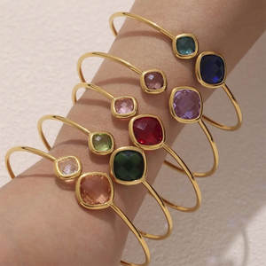 กำไลข้อมือแบบเปิดประดับพลอยทรงคุชชั่นชุบทองสำหรับผู้หญิง  เครื่องประดับแฟชั่นพลอยสี ขายส่ง - Product Image 1