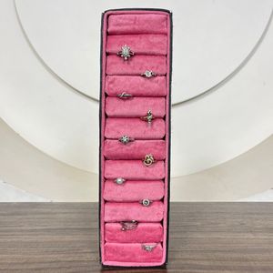 Boîte à bagues occidentale en cuir de vache usiné à la main, présentoir en velours rose à emplacements multiples, porte-bijoux en damier pour boutique - Product Image 6