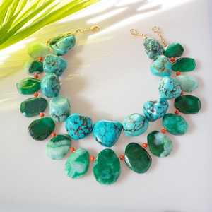 Collier en résine imperméable peint à la main, fabriqué en Inde, pour femmes, accessoire de mode tendance sur le thème de la nourriture et de l'amour, vente en gros - Product Image 1