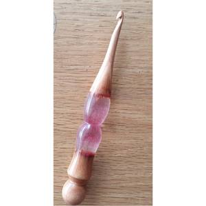 Crochet en bois et résine de luxe, aiguille à tricoter artisanale unique, outil de tissage décoratif, cadeau personnalisé pour les amateurs de crochet - Product Image 4