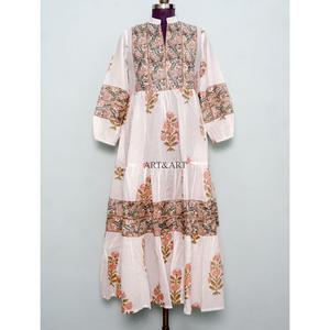 Robe longue trapèze confortable et légère pour femme, élégante, simple, à manches longues, en dentelle florale unie, avec boutons numériques, lavable - Product Image 1