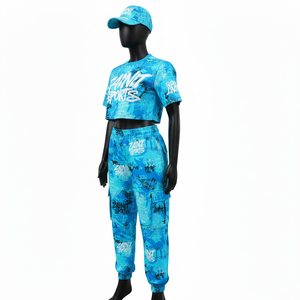 Conjunto de mujer con top corto y pantalones jogger de algodón, poliéster y spandex premium, color azul aguamarina, con gráfico sublimado en toda la superficie y logotipo personalizado. - Product Image 4