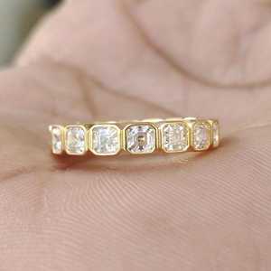 Bague Éternité Complète Personnalisable Unisexe en Or Massif 14K avec Diamant de Laboratoire Taille Asscher Sertie Clos, Bijou de Demande en Mariage et de Mariage - Product Image 1