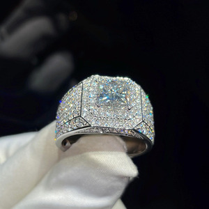 Anillo de Hombre Estilo Hip Hop Personalizado en Plata de Ley 925 con Incrustaciones de Piedras de Corte Princesa y Engaste de Garras, Ideal para Regalo - Product Image 1