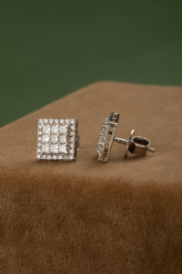 Boucles d'oreilles clous carrées modernes en or blanc 10K avec diamants ronds Princess, bijoux fins contemporains pour femme, cadeau élégant 1,31 carats au total - Product Image 3