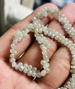 Perles de diamant blanc naturel facettées en forme de briolette 2,5-4 mm, perles de pierres précieuses en forme de goutte pour la fabrication de bijoux, vente en gros - Product Image 1