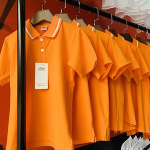 Polo d'uniforme scolaire pour garçons FMF – Tissu tricoté en polyester et élasthanne 50D orange durable, fabriqué au Vietnam - Product Image 4