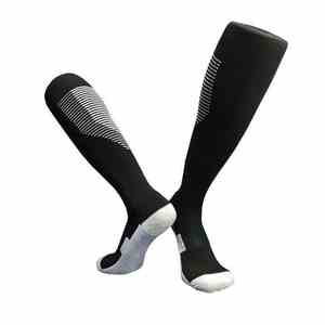 Calcetines deportivos nuevos y de alta calidad para hombre, con amortiguación, soporte y diseño transpirable para entrenamiento deportivo y comodidad diaria. Calcetines en venta. - Product Image 3