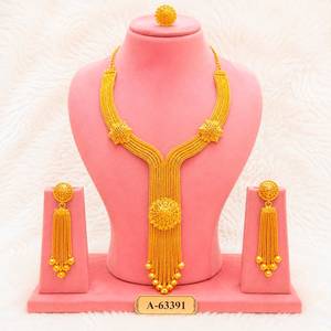 Traditional Indian Gold Finish <b>Statement</b> <b>Necklace</b> & Earrings Jewelry Set A-633387 - Product Image 5