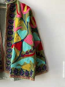 Chaqueta Corta de Terciopelo para Mujer, Estilo Boho y de Lujo, Bordada a Mano con Diseño Suzani, Regalo Perfecto, Abrigo Festivo de Invierno - Product Image 4