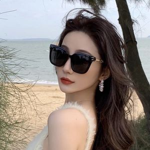 Nouvelle Arrivée Lunettes de Soleil Carrées Surdimensionnées Monture Large Branches Métalliques Style Vintage Classique Luxe Femme Protection UV400 - Product Image 5