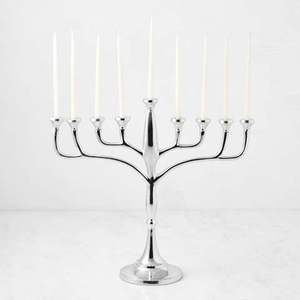 Menorah de aluminio dorado a precio económico para iluminación decorativa de mesa en casas y villas, portavelas de Hanukkah. - Product Image 3
