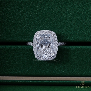 Anillo de Compromiso con Diamante Cultivado en Laboratorio de Corte Cojín de 5.57CT, Oro Blanco de 14K, Talla Pavé, Anillo de Novia Alargado, Lujoso para Mujer, Certificado IGI - Product Image 2