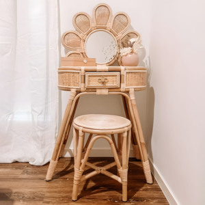 Luxury Rattan Dressing Make up Mirrored <b>Table</b> New Design Flower Petal Shaped Vanity <b>Tables</b> With <b>Mirror</b> Customization Support - Product Image 1