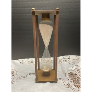 Nouvelle conception de minuteur à sable en verre traditionnel avec cadre métallique pour la décoration intérieure et la mesure du temps - Product Image 1