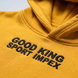 Ensemble de survêtement oversize jaune moutarde pour homme, comprenant un sweat à capuche noir avec lettres en relief et un pantalon de survêtement à jambes larges, en molleton - Product Image 6