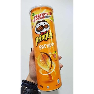 พรีมี่มี่ ปริงเกิลส์ รสปาปริก้า ขนมมันฝรั่งทอดกรอบ รสชาติเผ็ดร้อนและกลิ่นควันบุหรี่เข้มข้น - Product Image 1