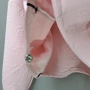 เสื้อฮู้ดครอปปักลาย LOVE สีชมพูสำหรับผู้หญิง - Product Image 3