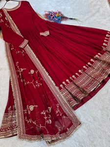 Robe indienne élégante et exclusive, ornée de broderies Zari et de sequins, style ethnique indien et pakistanais, idéale pour les mariages. - Product Image 6