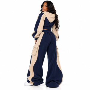 Ensemble de survêtement cargo décontracté pour femme, couleur marron, avec sweat à capuche court zippé et pantalon de survêtement utilitaire à jambe large, en molleton GSM personnalisé - Product Image 5