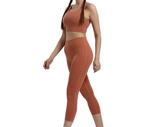 Ensemble de yoga personnalisé très tendance pour femme, style unique, motif uni, respirant, marque privée, devant - Product Image 4