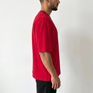 T-shirt Homme Rouge Oversize Tendance 2026 – Coton Doux, Coupe Ample, Épaules Tombantes, Style Streetwear Audacieux, Uni et Décontracté - Product Image 3