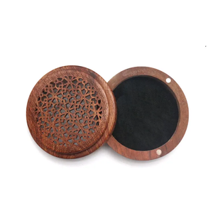 Porte-Bakhoor en bois CasaLuxe, brûleur d'encens artisanal en bois naturel avec un design arabe sophistiqué pour une maison de prestige - Product Image 5