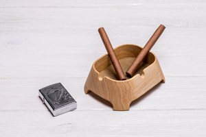 Cendrier en bois artisanal de luxe avec un motif de grain unique - Product Image 5