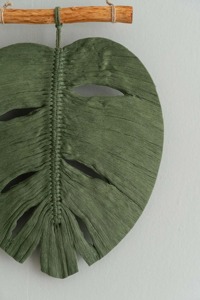 Decoración de pared con forma de hoja inspirada en la naturaleza, adecuada para decoración moderna del hogar y estilo interior artístico. Venta al por mayor desde India. - Product Image 2