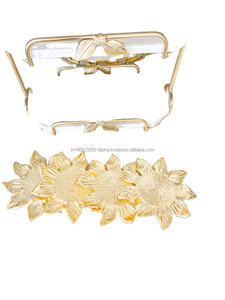 Sous-verre de vaisselle en métal doré en forme de fleur fait à la main de luxe en gros - Product Image 2