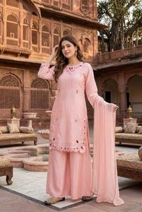 Ensemble prêt-à-porter de créateur pour soirée, broderie et travail de perles, haut en soie romaine avec pantalon palazzo et dupatta, entièrement cousu. - Product Image 1