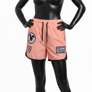 Shorts coupe-vent pour femmes en tissu polyester tissé, respirant, avec empiècements latéraux noirs et patch logo personnalisé. - Product Image 4