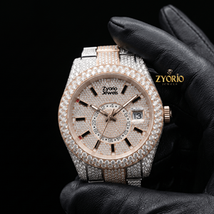 Montre-bracelet de luxe personnalisée faite à la main avec cadran rond en acier inoxydable et pierres de moissanite VVS, style Iced Out - Product Image 3