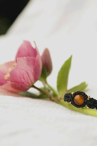 Anillo Minimalista de Macramé Negro con Cuentas de Ojo de Tigre Dorado, Anillo Ajustable Hecho a Mano con Piedras Preciosas Estilo Boho para Mujer - Product Image 2