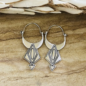Dernières créations de boucles d'oreilles géométriques bohèmes, bijoux tribaux en laiton pour femmes, plaqué argent, croissant pendantes, vente en gros/OEM/ODM - Product Image 1